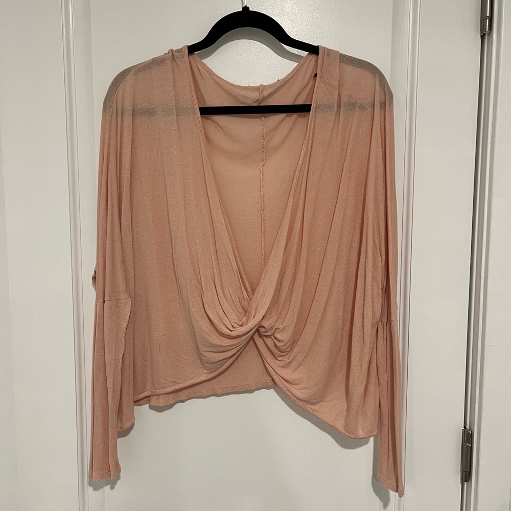 Cropped pink long sleeve shirt with deep neck